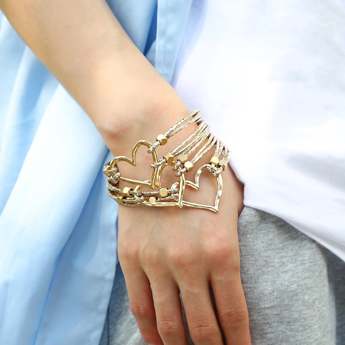 Bracelet en cuir tressé avec grand cœur pour femme  – Style tendance