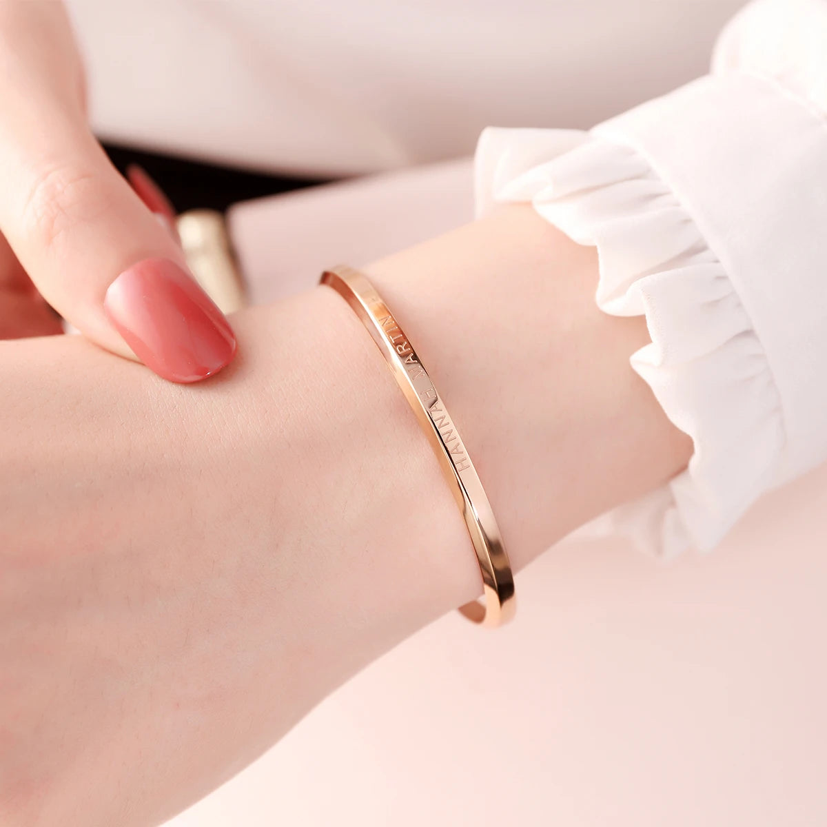 Montre quartz Minimaliste - HANNAH MARTIN (inclus en cadeau un Bracelet)