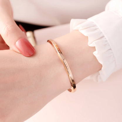 Montre quartz Minimaliste - HANNAH MARTIN (inclus en cadeau un Bracelet)